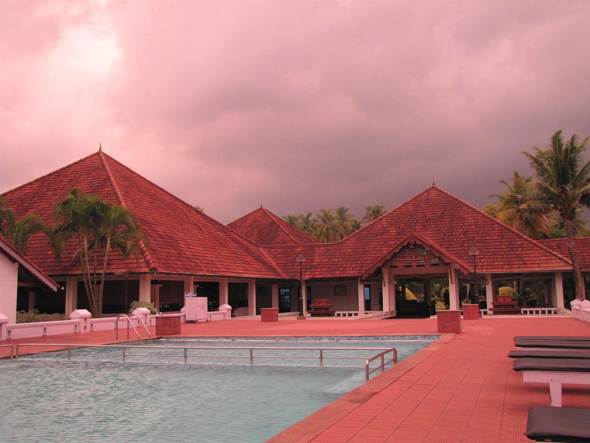 Hotel Abad Whispering Palms Kumarakom Zewnętrze zdjęcie