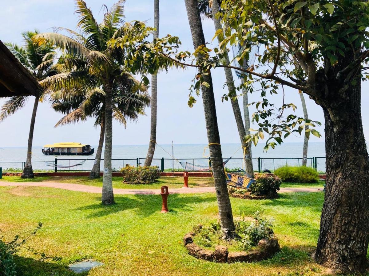 Hotel Abad Whispering Palms Kumarakom Zewnętrze zdjęcie
